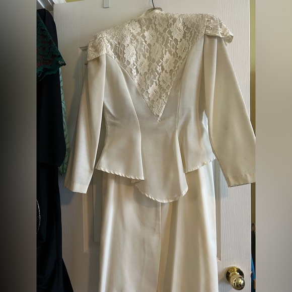 Ivory two piece suit dress - Picture 2 of 5